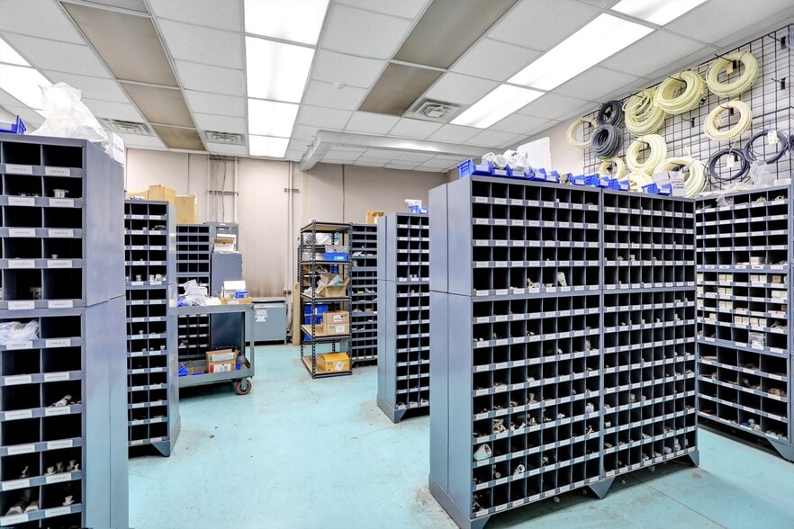 More Photos Of 3325 Millbranch Rd, Memphis Warehouse For Sale