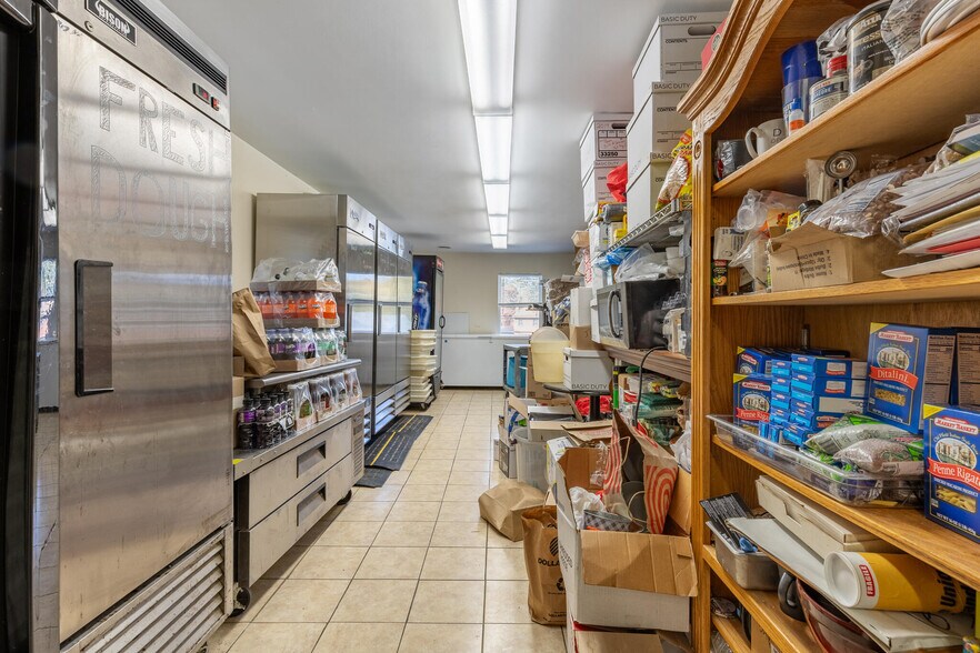 More Photos Of 414 Boston St, Topsfield Office For Sale