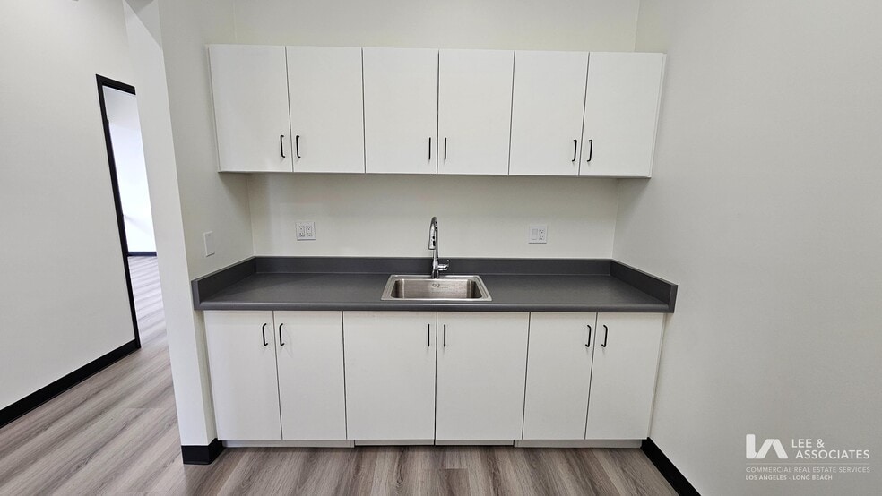 More Photos Of 1904 E Dominguez St, Carson Warehouse For Lease