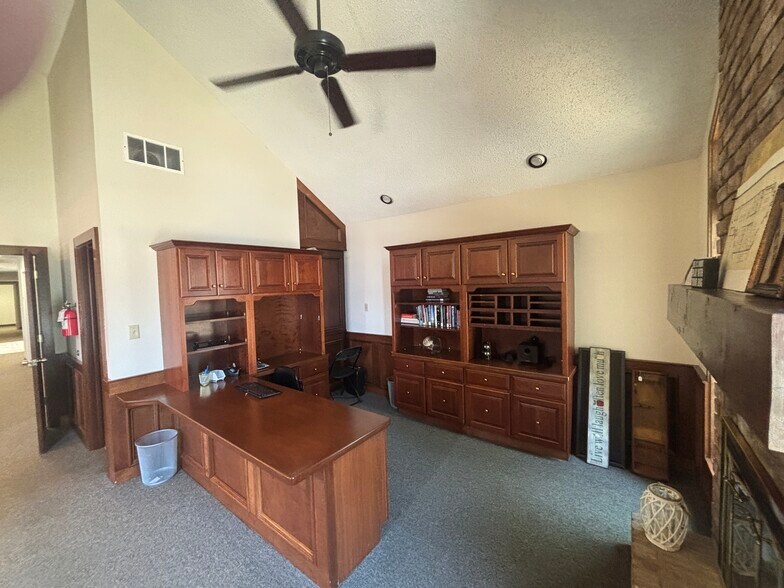 More Photos Of 10 S Portage Path, Akron Medical For Lease