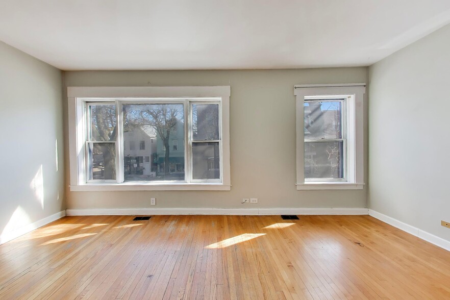 More Photos Of 2114 W Roscoe St, Chicago Storefront Retail Residential For Sale