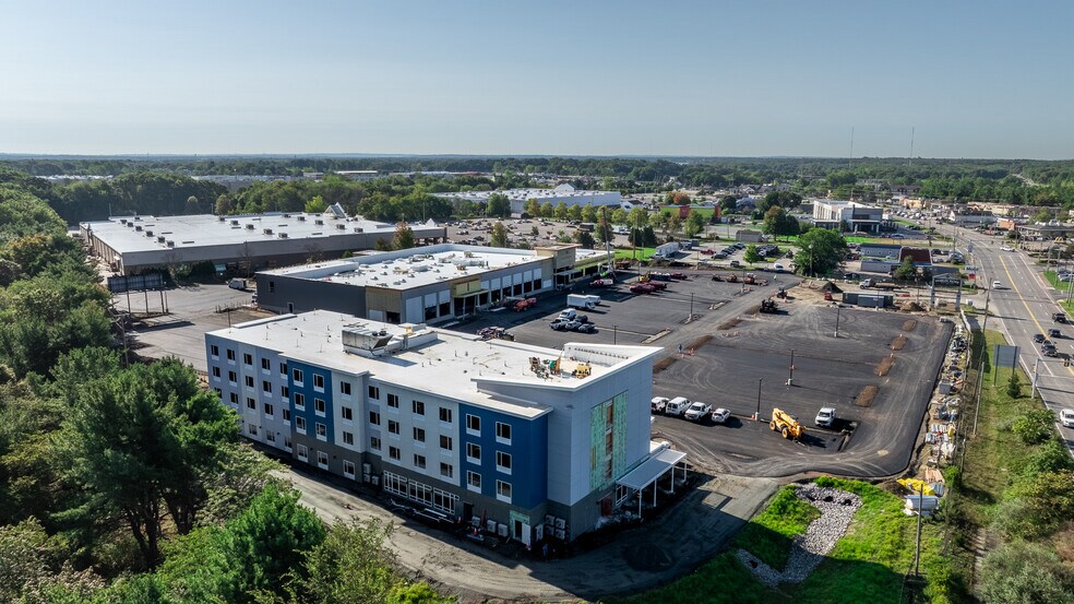 More Photos Of 940 Fall River Ave, Seekonk Hotel For Lease