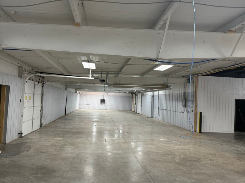 More Photos Of 200 Industry Dr, Carlisle Warehouse For Lease
