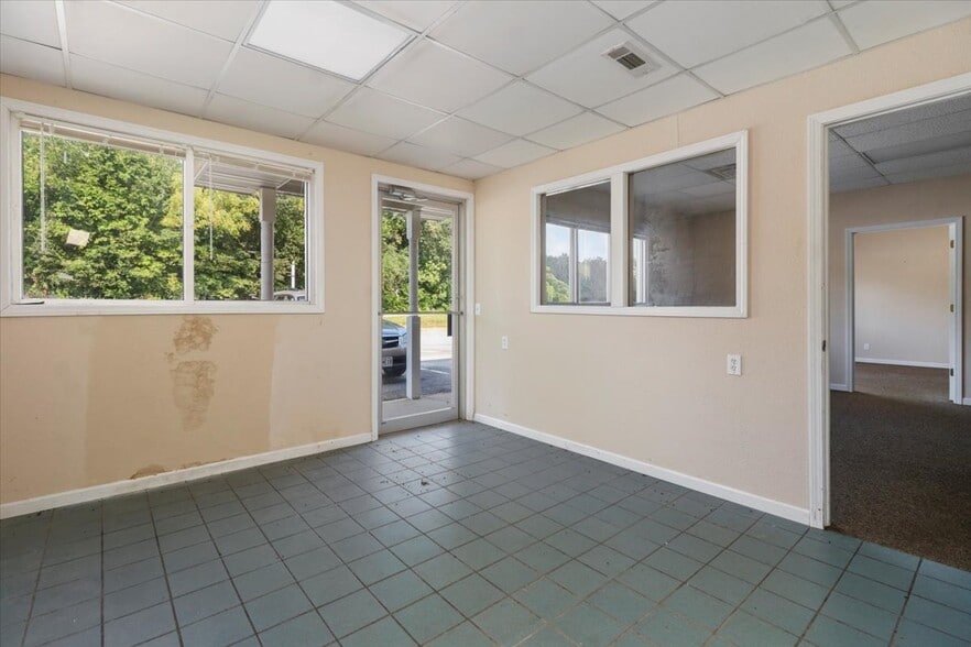 More Photos Of 1006 Nettleton Avenue Ave, Thayer Office For Sale
