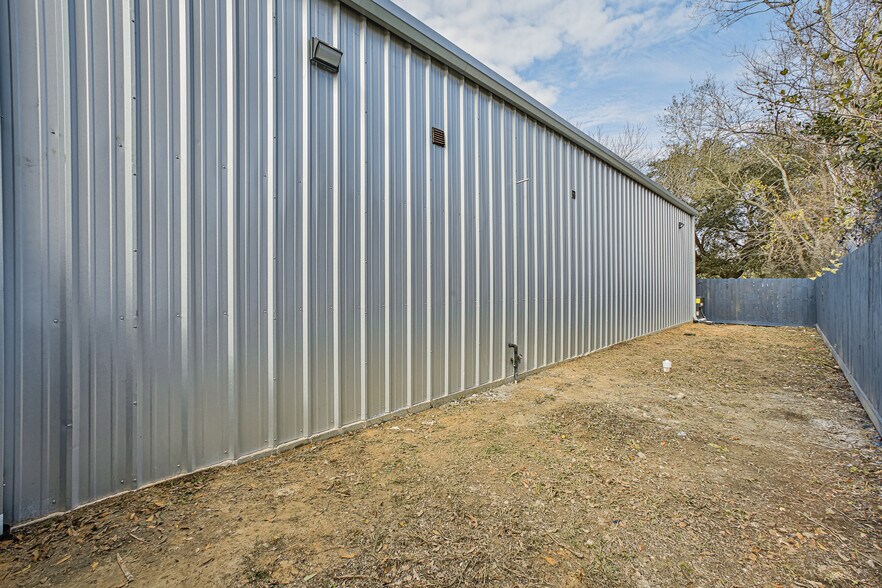 More Photos Of 4104 Dawn St, Houston Warehouse For Lease