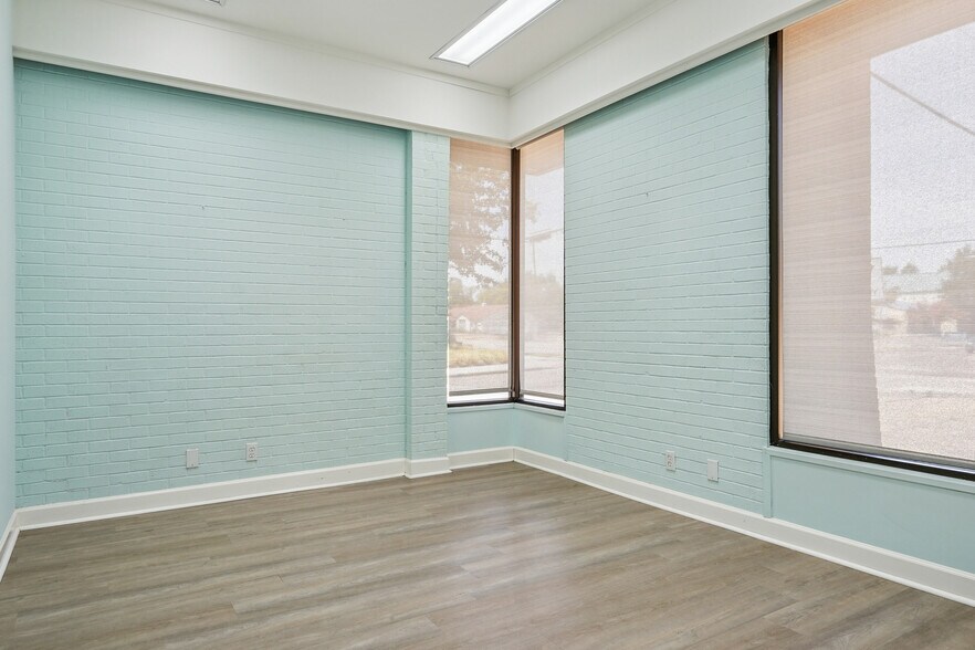 More Photos Of 396 W Main St, Lewisville Medical For Sale