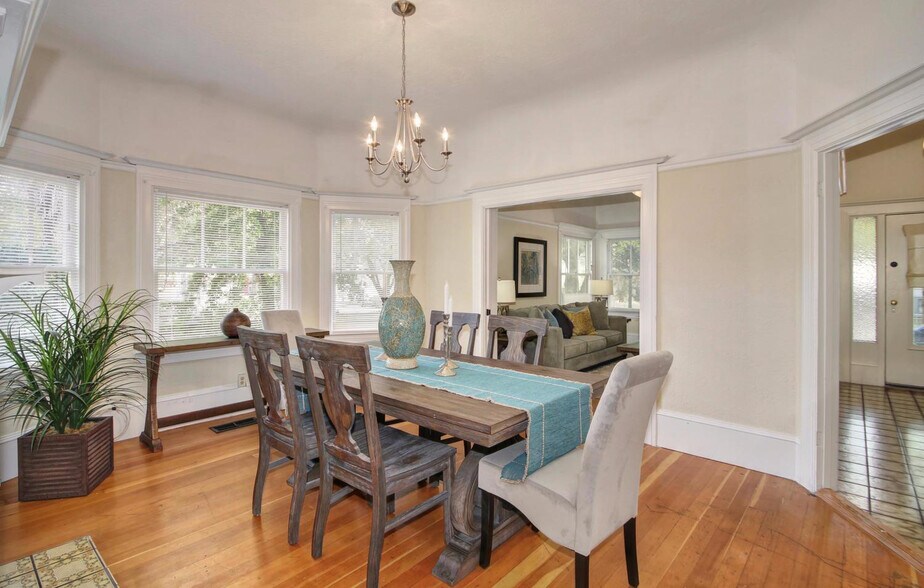 More Photos Of 1901-1903 H St, Sacramento Apartments For Sale