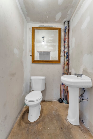 More Photos Of 1500 W Baltimore St, Baltimore Storefront Retail Residential For Sale