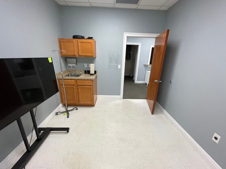 More Photos Of 733-771 Highway 466, Lady Lake Medical For Lease
