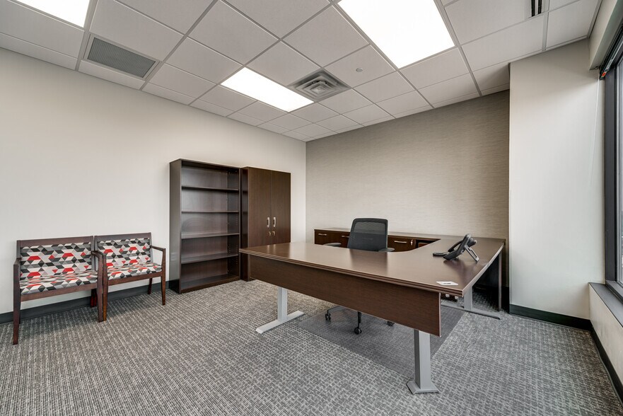 More Photos Of 600 Marienfeld St, Midland Office For Lease