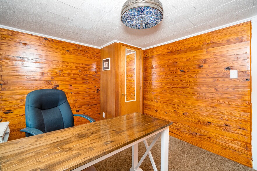 More Photos Of 1113 Lennoxville Rd, Beaufort Loft Creative Space For Sale