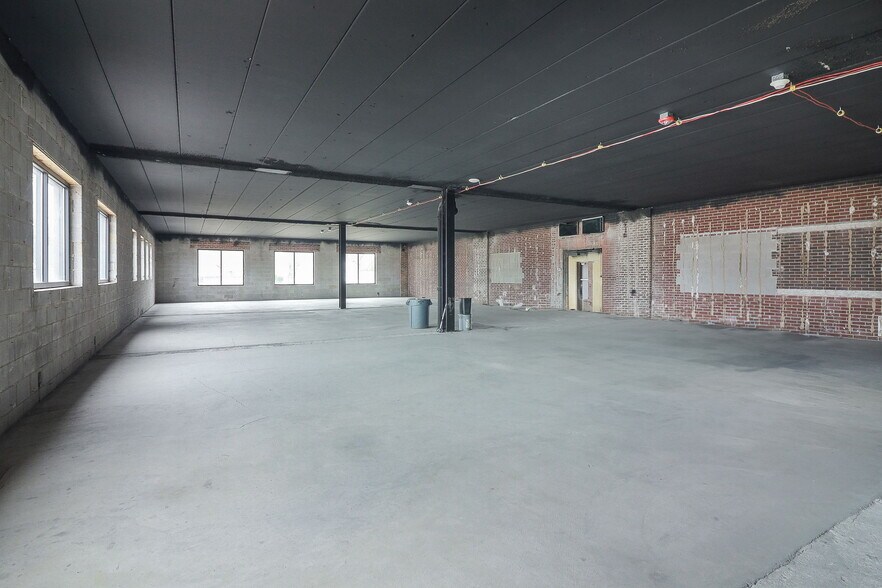 More Photos Of 929 Childs St, Wheaton Warehouse For Sale