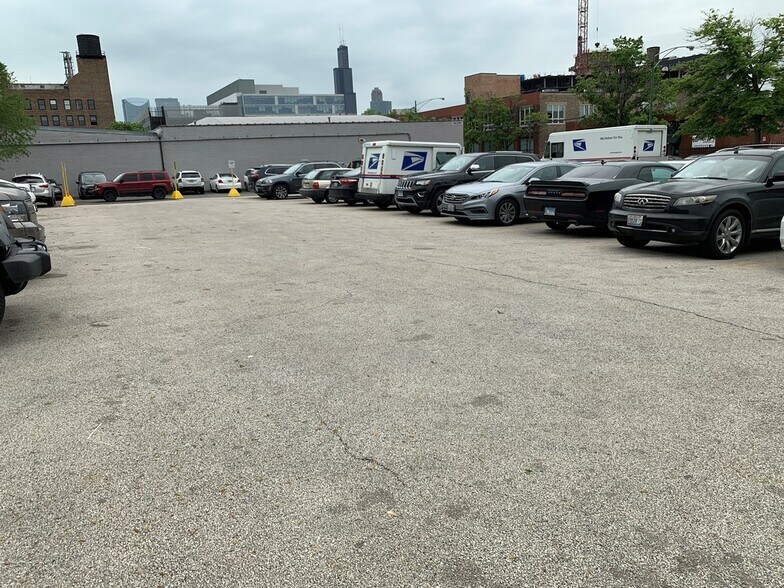 More Photos Of 1419 W Carroll Ave, Chicago Light Distribution For Lease