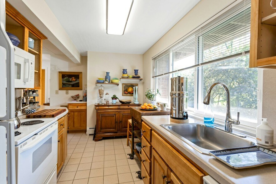 More Photos Of 1038-1056 Main St S, Woodbury Apartments For Sale