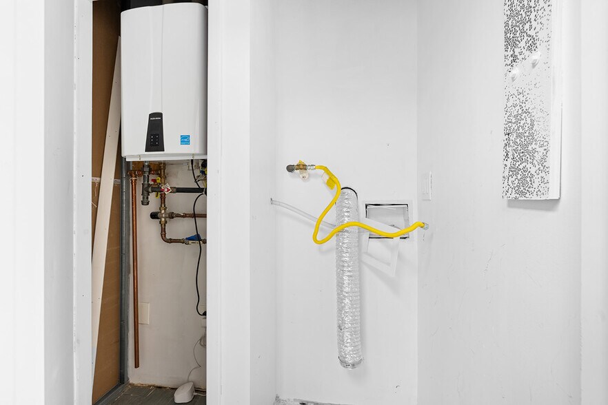 More Photos Of 1 W Englewood Ave, Englewood Freestanding For Lease