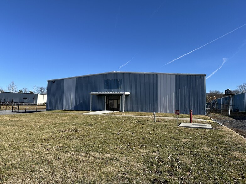 More Photos Of 1430 Genicom Dr, Waynesboro Distribution For Lease