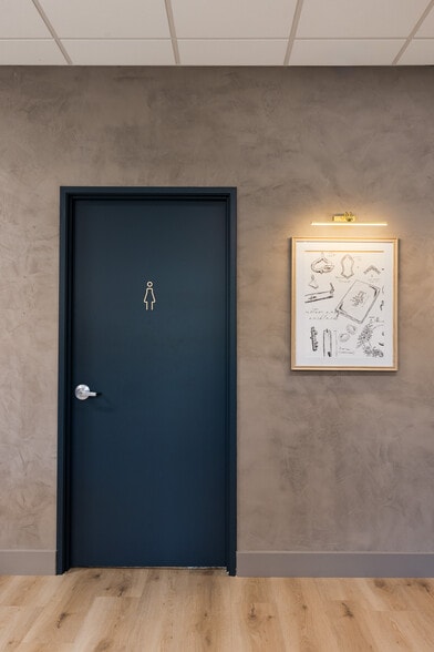 More Photos Of 4505 E Broadway Rd, Phoenix Light Manufacturing For Sale