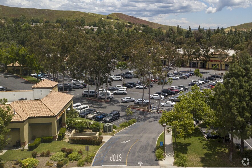 More Photos Of 632 Lindero Canyon Rd, Oak Park Restaurant For Lease