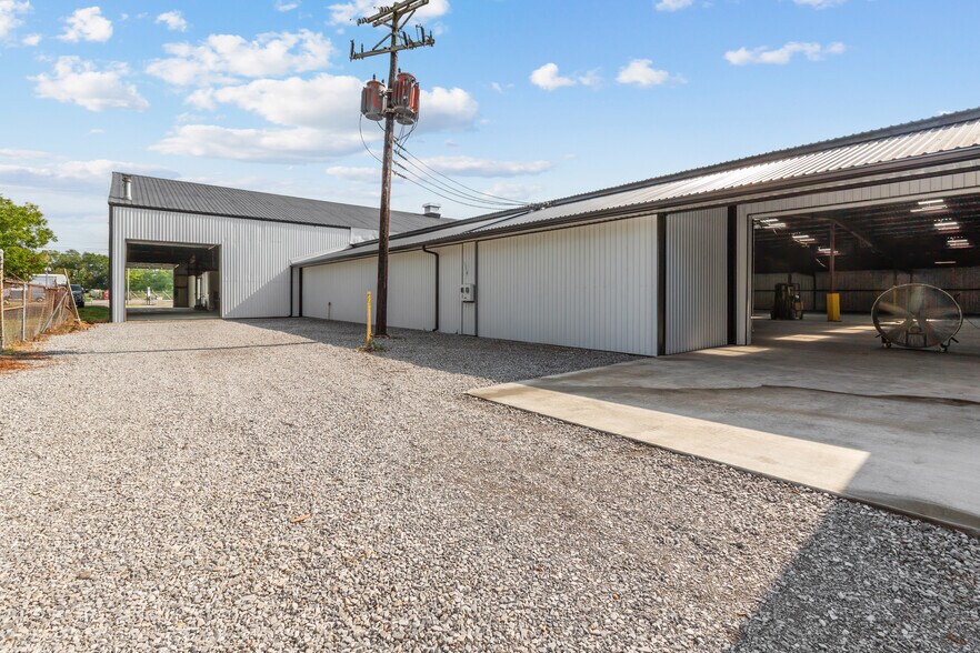 More Photos Of 240 E Park St, Guthrie Industrial For Lease