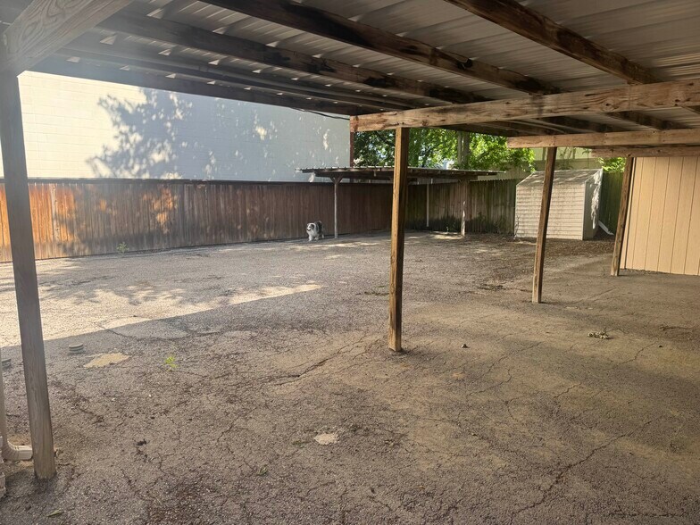 More Photos Of 4611 Bryce Ave, Fort Worth Office For Lease