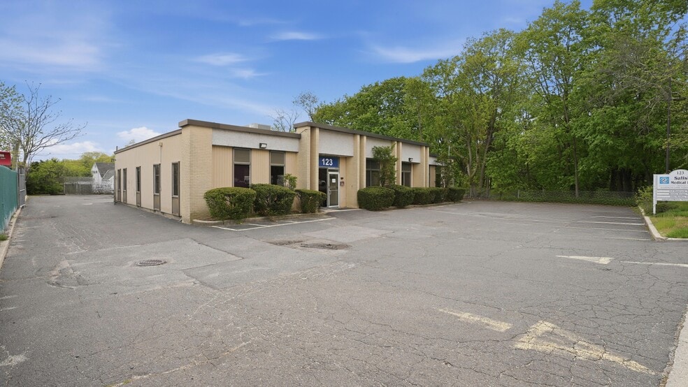 More Photos Of 123 Stewart Ave, Hicksville Medical For Sale