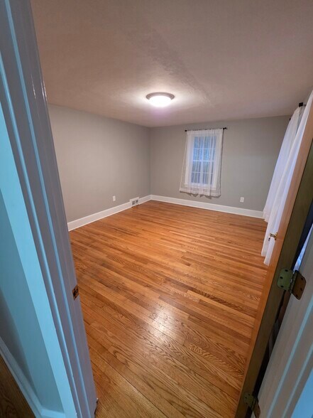 More Photos Of 1062 Portland Cobalt Rd, Portland Office For Lease