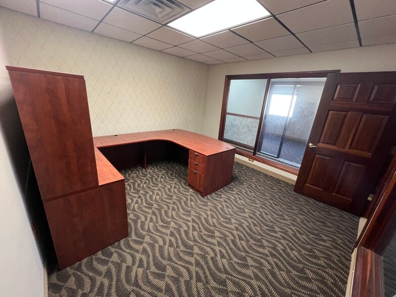 More Photos Of 2095 N Andrews Ave, Pompano Beach Light Manufacturing For Lease