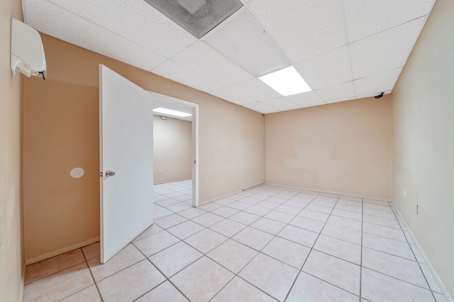 More Photos Of 25 E 4th St, Hialeah Office For Lease
