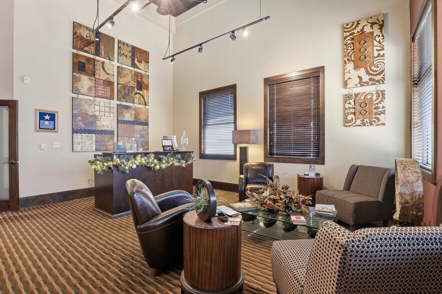 More Photos Of 140 E Main St, Lewisville Office For Sale