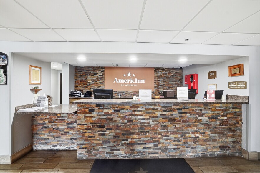 More Photos Of 4675 White Bear Pky, White Bear Lake Hotel For Sale