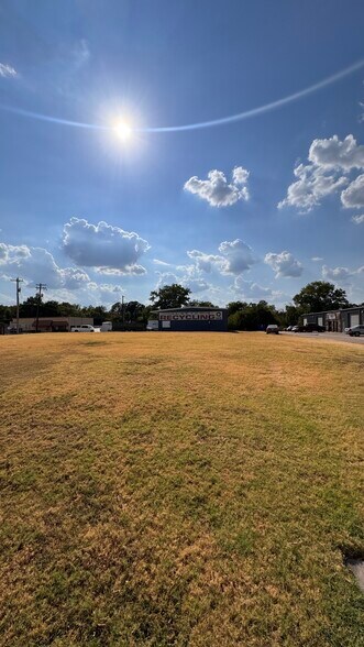 More Photos Of 709 N Cowan Ave, Lewisville Land For Sale