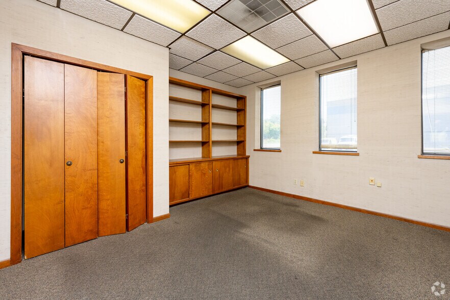 More Photos Of 25-45 Rutter St, Rochester Warehouse For Lease