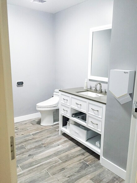 More Photos Of 11390 Knott St, Garden Grove Warehouse For Sale