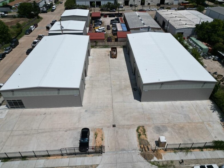 More Photos Of 9334 Ronda Ln, Houston Industrial For Lease