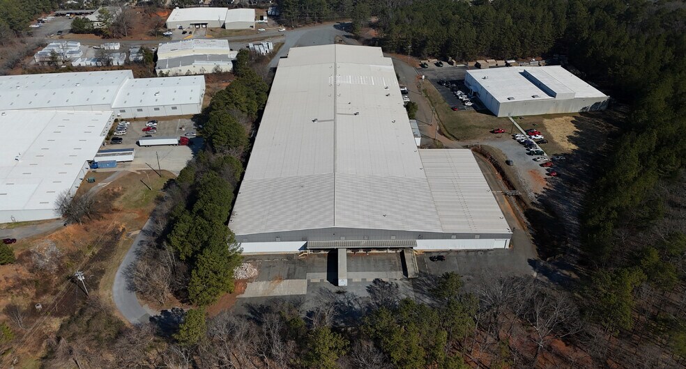 More Photos Of 220 River Dr, Cartersville Distribution For Lease