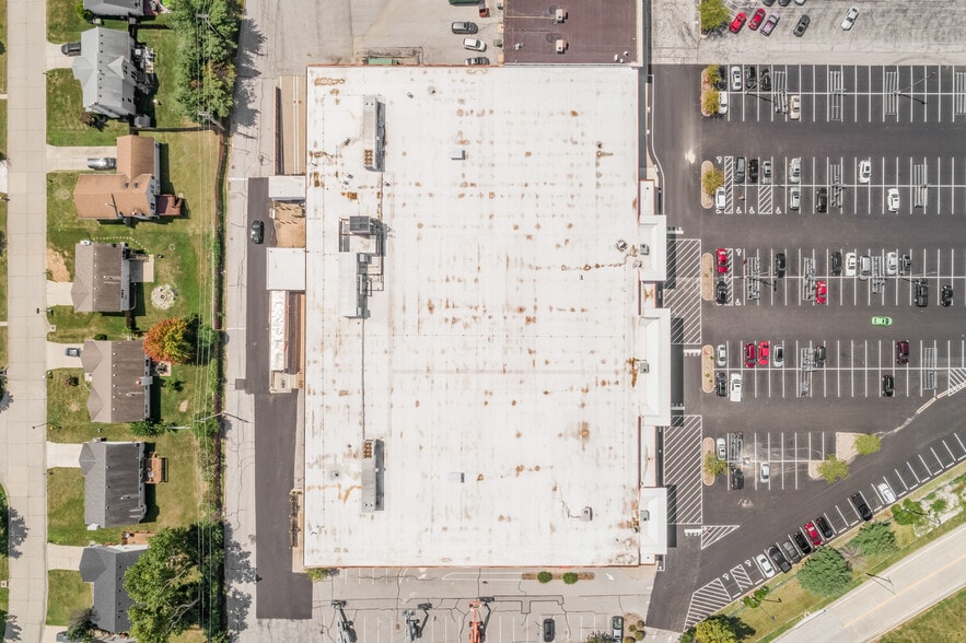 More Photos Of 60 Harvester Sq, Saint Charles Supermarket For Sale