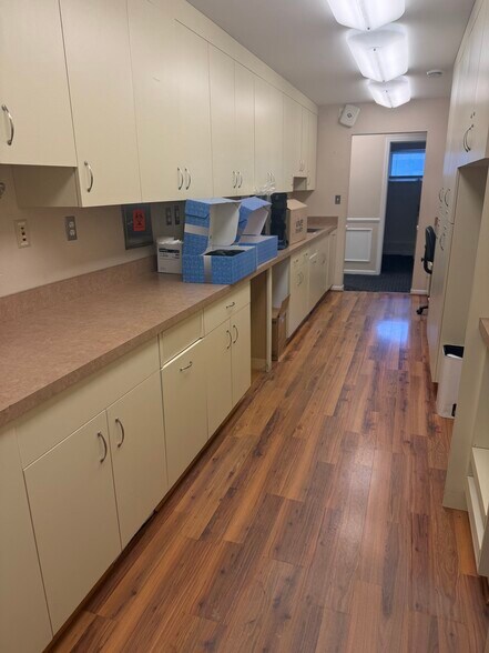 More Photos Of 1217 Kearney St, Port Huron Office For Sale