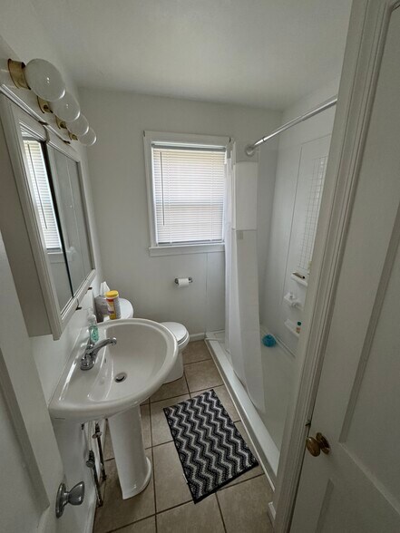 More Photos Of 1932 Spring Hill Rd, Staunton Flex For Sale