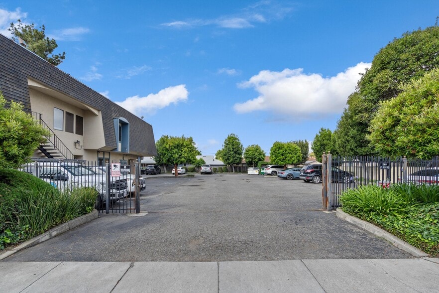 More Photos Of 1866 B St, Hayward Medical For Sale