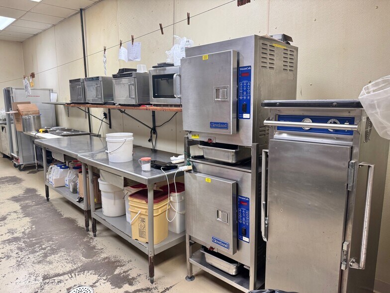 More Photos Of 200 N Central Ave, Parsons General Retail For Sale