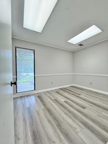 More Photos Of 11285 elkins Rd, Roswell Office Residential For Lease