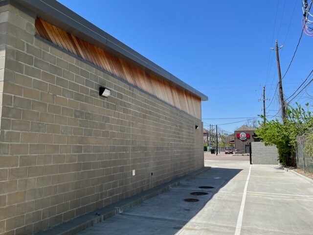 More Photos Of 2702 Yale St, Houston Freestanding For Sale