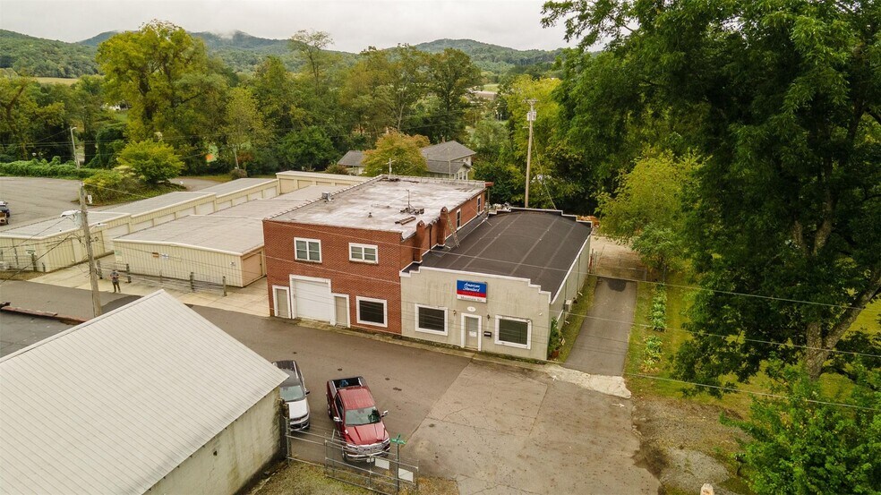 Primary Photo Of 6 Sanderson St, Hayesville Flex For Sale
