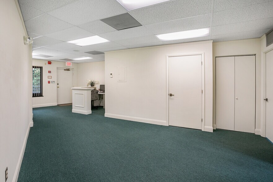 More Photos Of 7960-7990 Old Georgetown Rd, Bethesda Medical For Lease