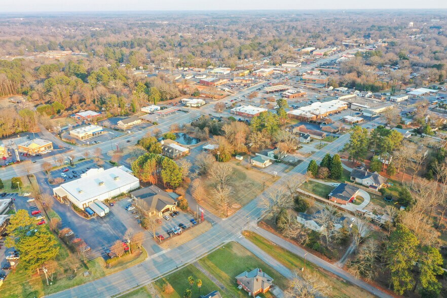 More Photos Of 2816 E North Ave, Anderson Funeral Home For Lease
