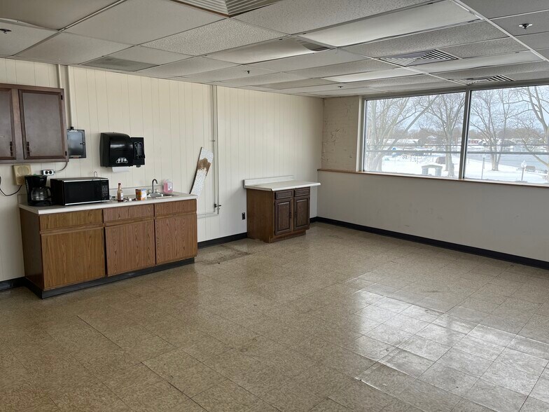 More Photos Of 508 N Detroit St, Warsaw Manufacturing For Sale