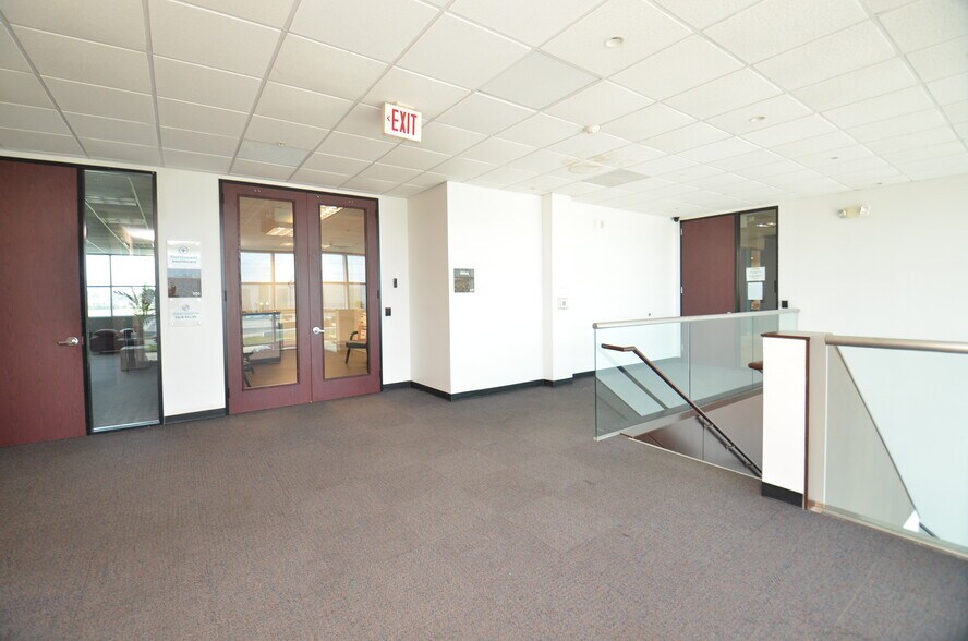 More Photos Of 7900 N Sam Houston Pky W, Houston Office For Lease