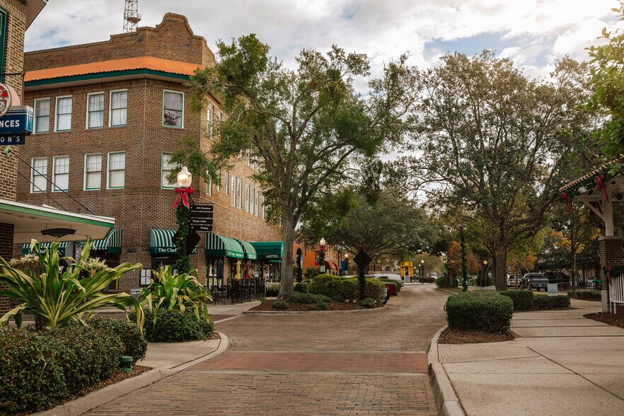 More Photos Of 99 W Plant St, Winter Garden Hotel For Sale