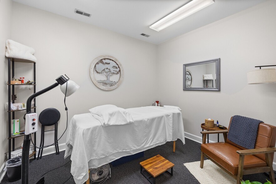 More Photos Of 833 Durham Rd, Wake Forest Medical For Lease