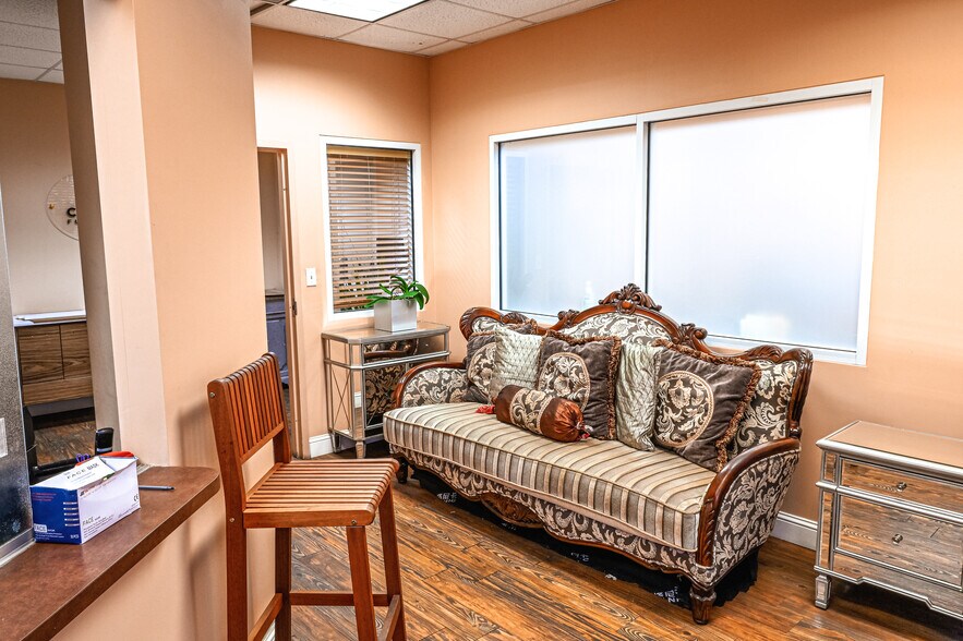 More Photos Of 12860-12864 NW South River Dr, Medley Warehouse For Lease